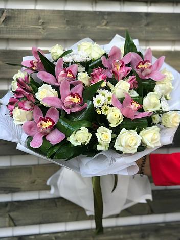 Букет цветов из: Розы и Хризантемы в Аничково