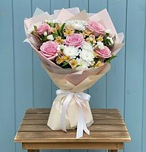 Букет цветов из:  Гвоздики, Орхидеи и Розы в Аничково