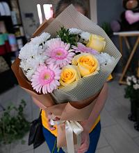 Букет цветов из:  Герберы, Розы и Хризантемы в Аничково
