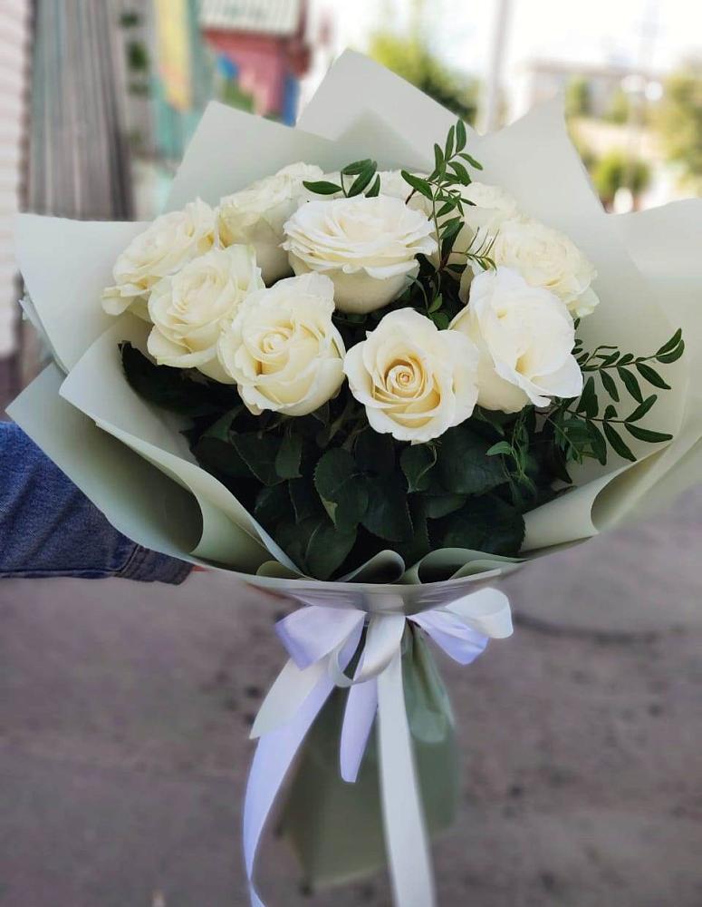 Букет Белые розы Проуд в Аничково