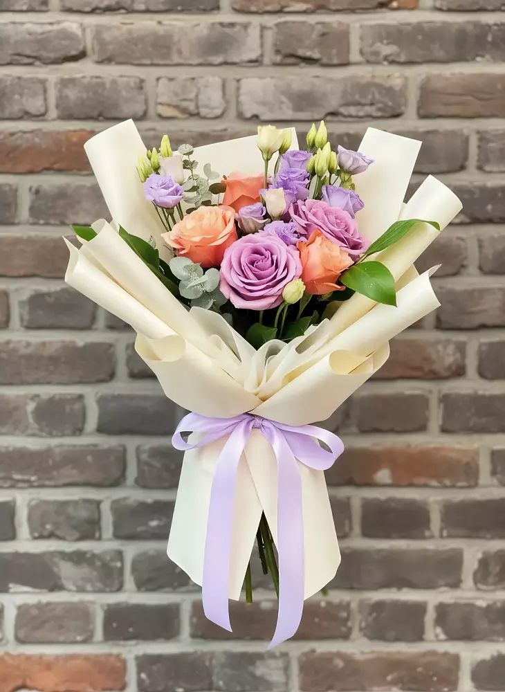 Букет цветов из: Лизиантусы и Розы в Аничково