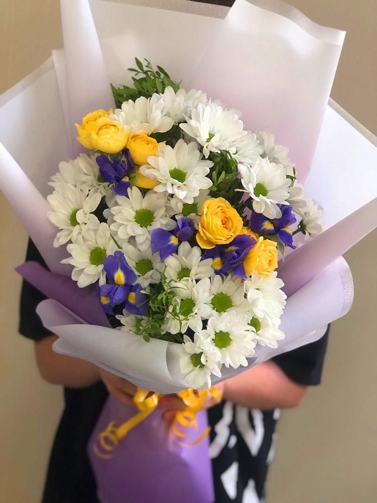 Букет цветов из: Ирисы, Хризантемы и Розы в Аничково