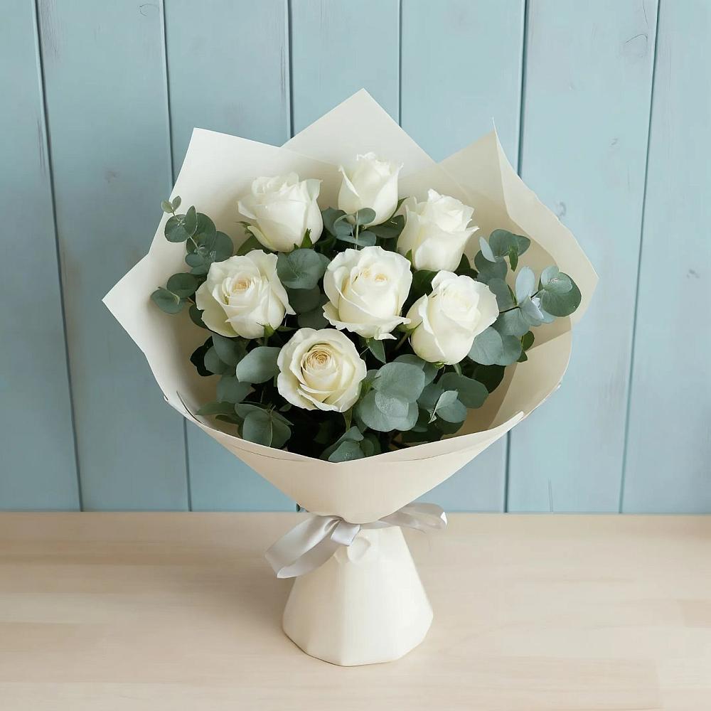 Букет Белые розы в Эвкалипте в Аничково