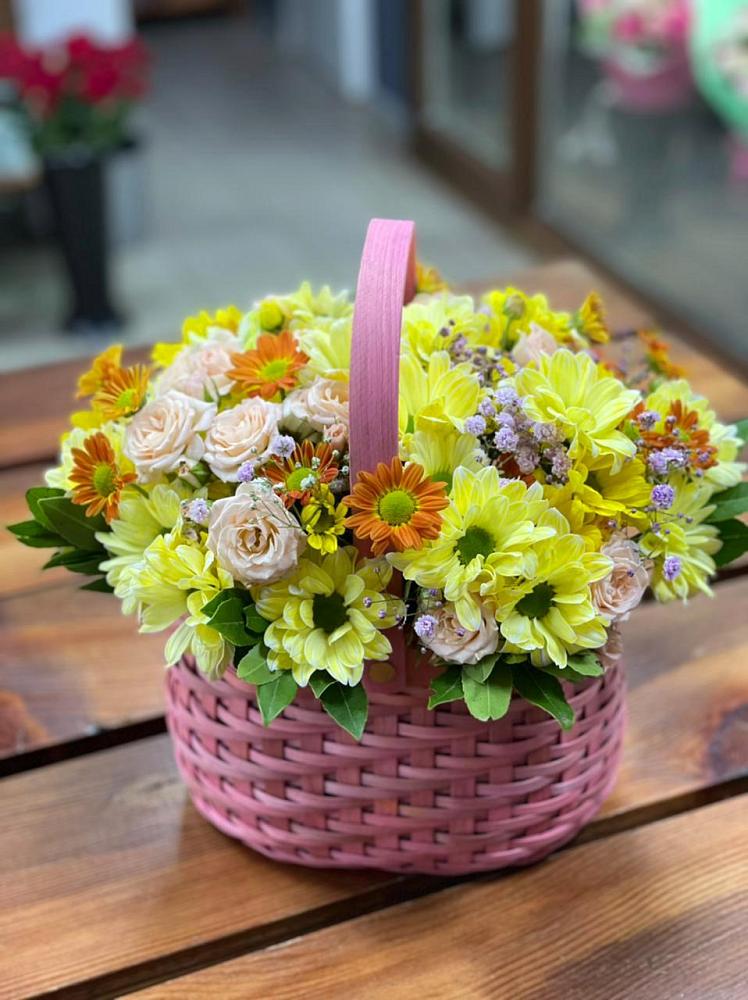 Цветочная композиция из Хризантемы и Розы в корзине в Аничково