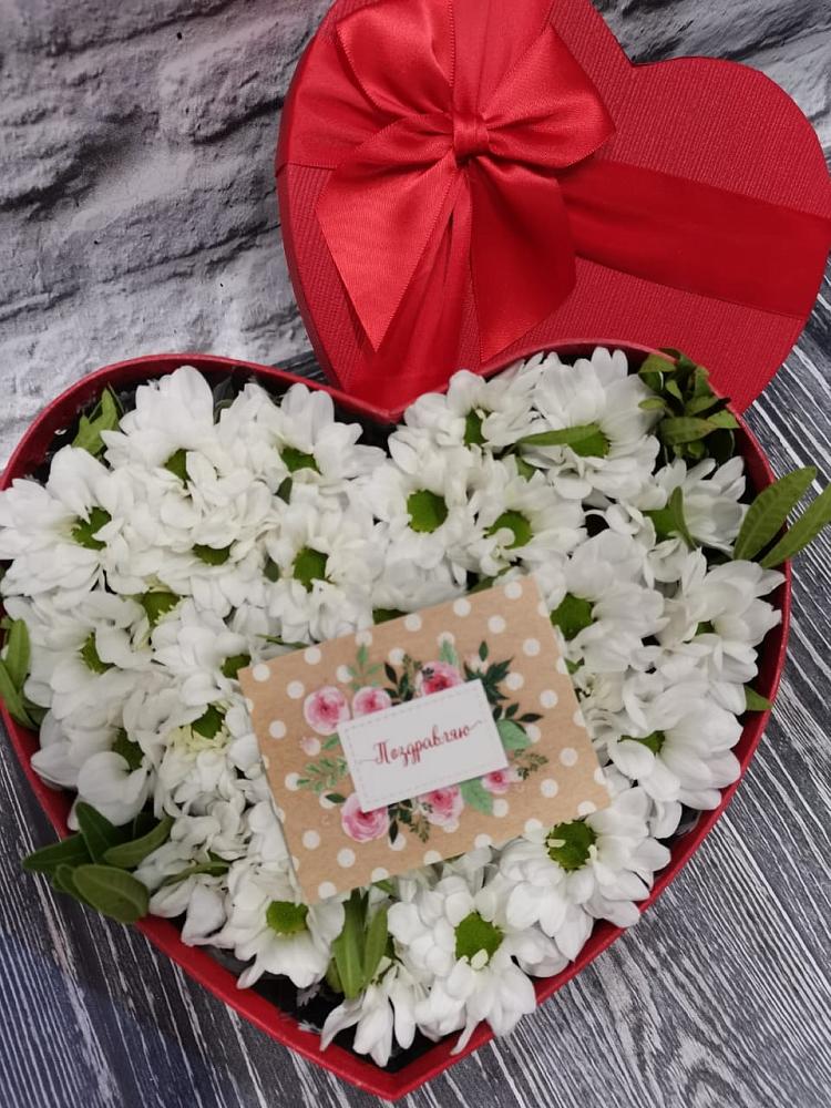 Цветочная композиция из Хризантемы в виде сердца в Аничково